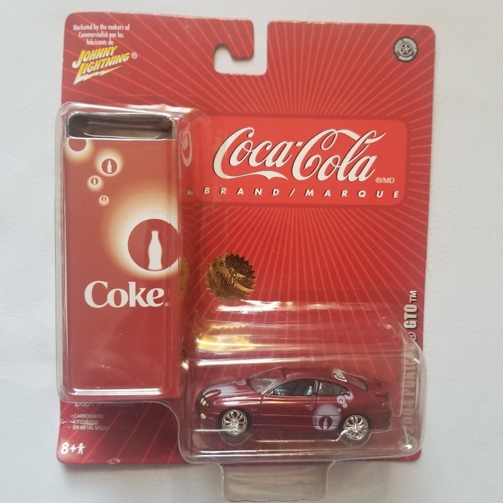 2005 #4 Johnny Lightning 1:64 Red Coca-Cola 2004 Pontiac GTO Diecast Car